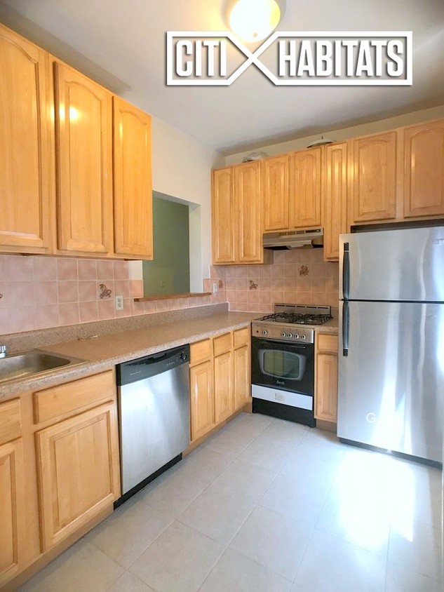 Foto principal - 2913 Foster Ave