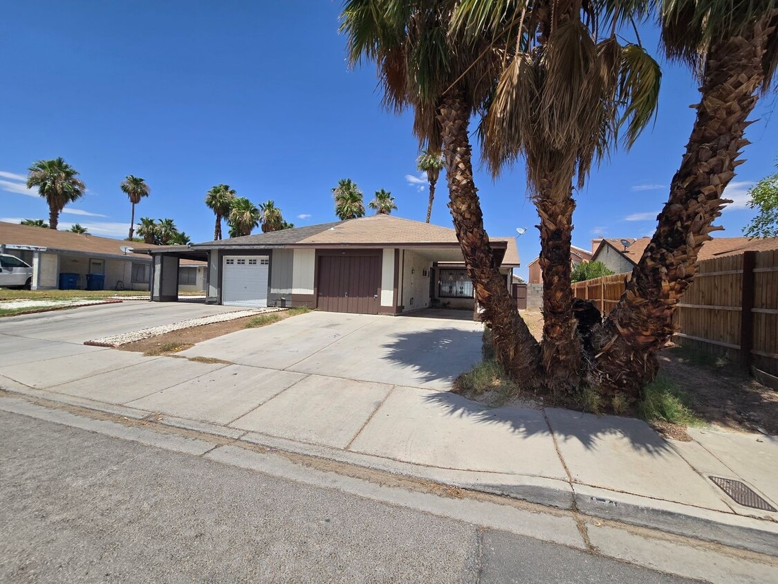 Primary Photo - Charming Single-Story Townhome with Privat...