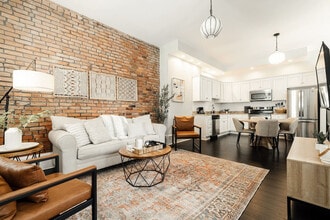 Building Photo - 1354 Broadway-SI ID1056136P