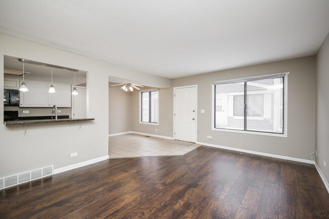 Building Photo - 29W529 Winchester Cir S