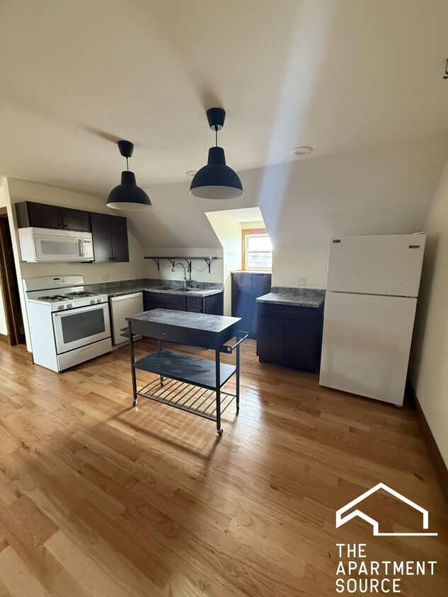 Primary Photo - 1854 W 21st Pl