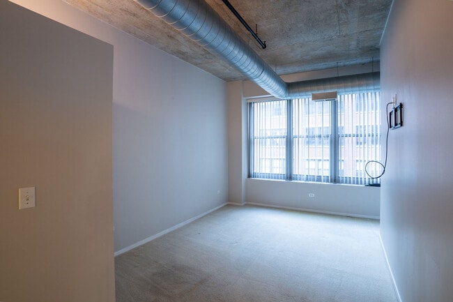 Foto del edificio - 933 W Van Buren St