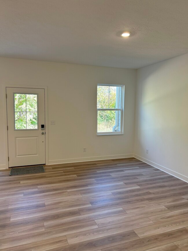 Building Photo - 1752 Trinity Ln