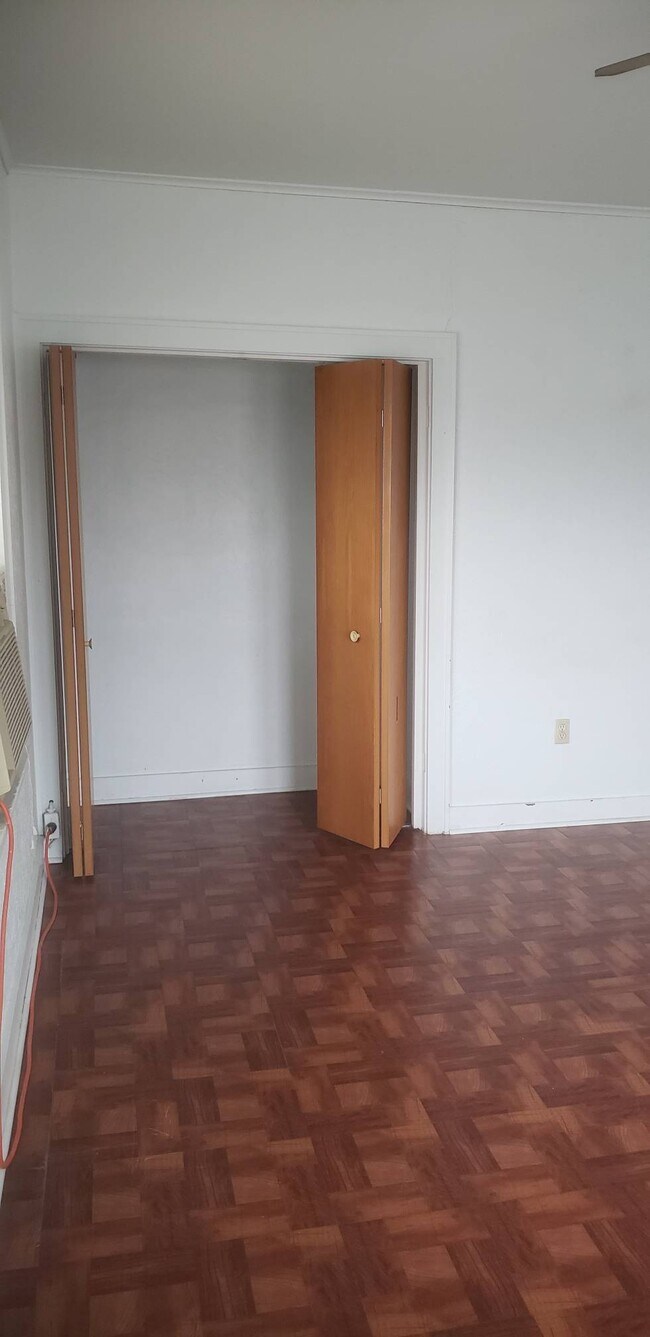 Foto del edificio - 120 N B St