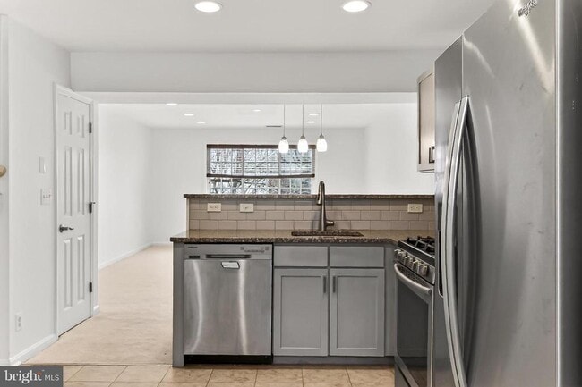 Foto del edificio - 1407 N Van Dorn St