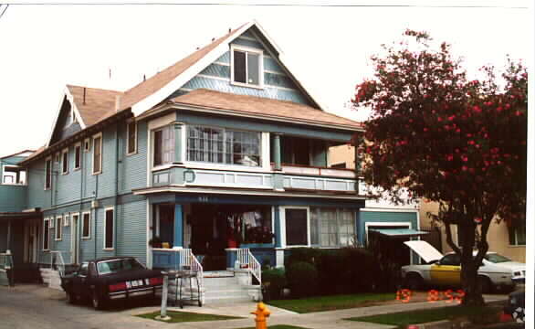 Foto del edificio - 427-431 W 9th St
