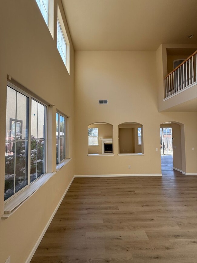 Foto del edificio - Come Check out this Lovely 4 Bedroom 2.5 B...
