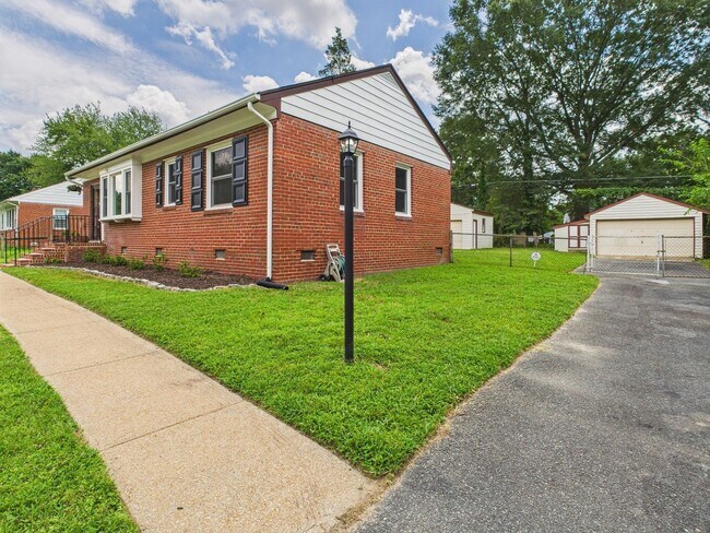 Foto del edificio - 1709 Glenview Rd