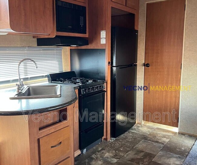 Foto del edificio - 1819 Co Rd 1001