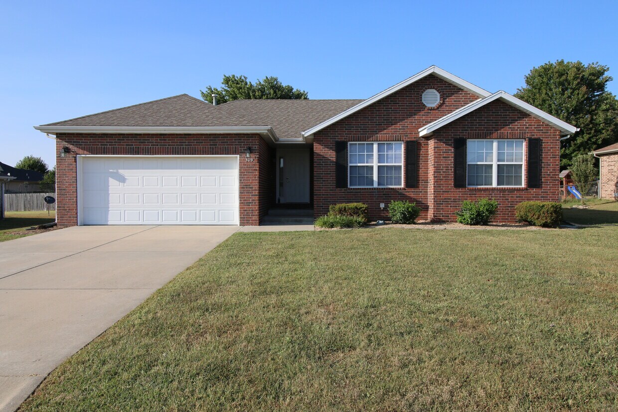 Primary Photo - 509 Silverleaf Ln