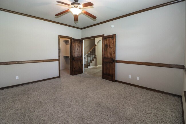 Building Photo - Gorgeous 4 Bedroom Newly Painted Home With...