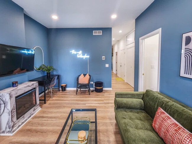 Building Photo - 1411 W Grand Ave