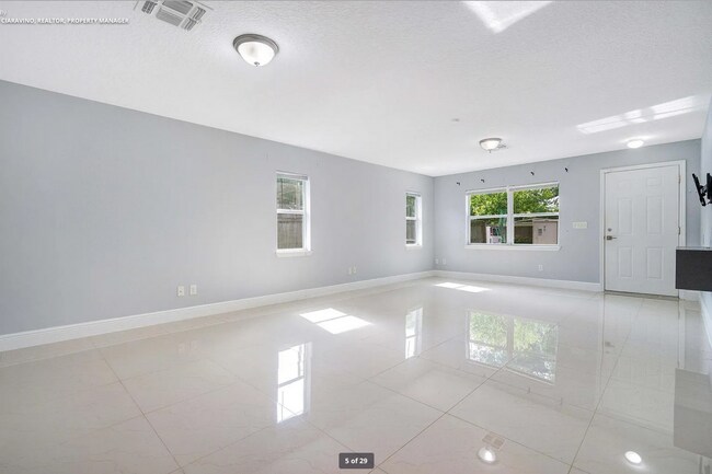 Foto del edificio - 241 Emory Pl