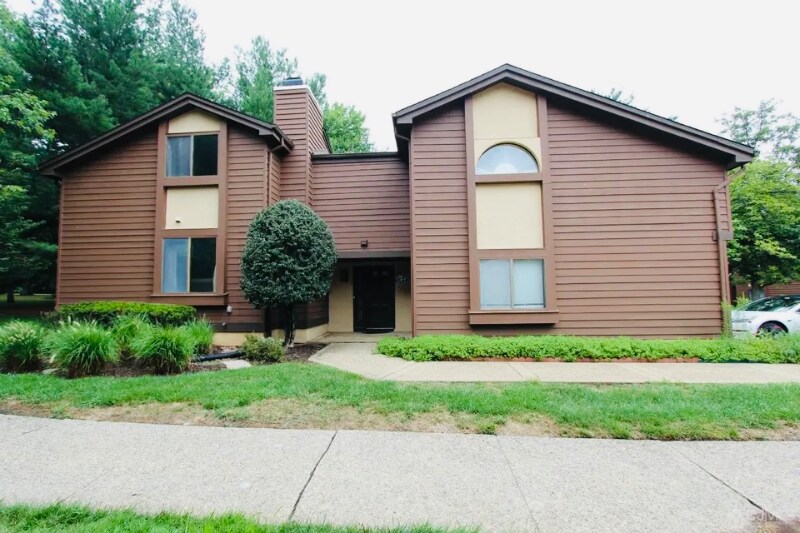 Foto principal - 587 Sayre Dr