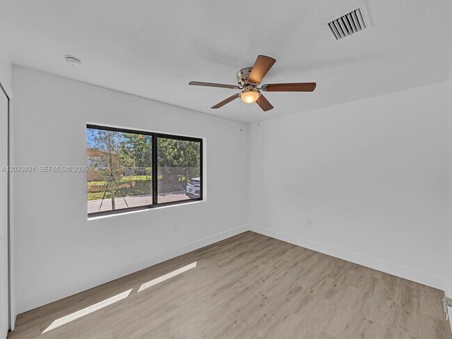 Building Photo - 1804 SW 99th Terrace