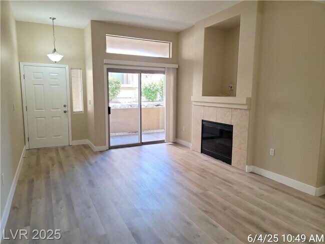 Building Photo - GORGEOUS SW 1st FLOOR UNIT IN GATED COMMUN...