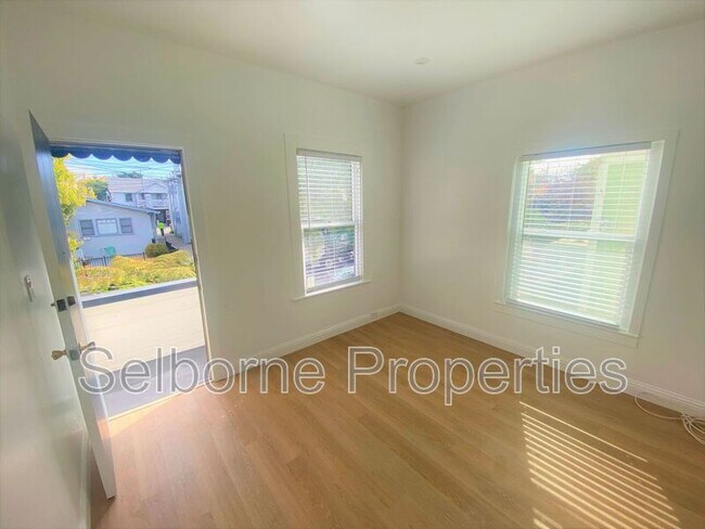 Foto del edificio - 4325 Essex St