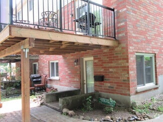 Building Photo - 132 Waterloo Av