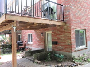 Building Photo - 132 Waterloo Av