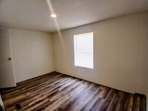 Building Photo - 715 Windwood Dr