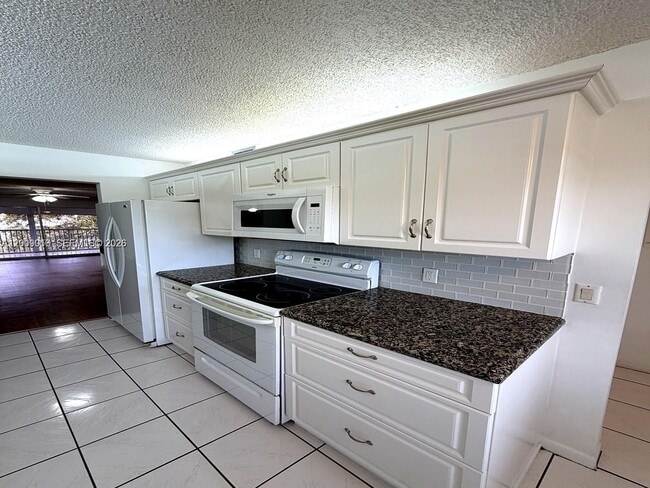 Building Photo - 1400 SW 124th Terrace