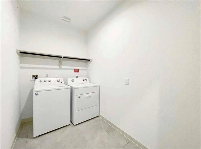 Building Photo - 28907 River Path