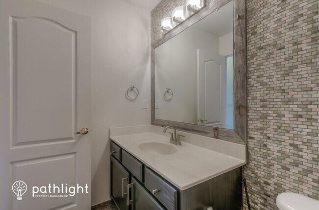 Foto del edificio - 5901 Storyteller Rd NW