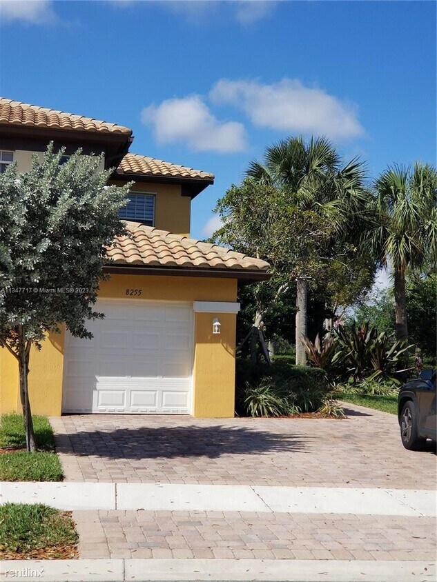 3 br, 2 bath House 8255 NW 128th Ln House Rental in Parkland, FL