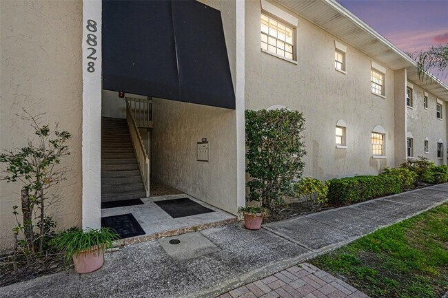 Foto del edificio - 8828 Bay Pointe Dr