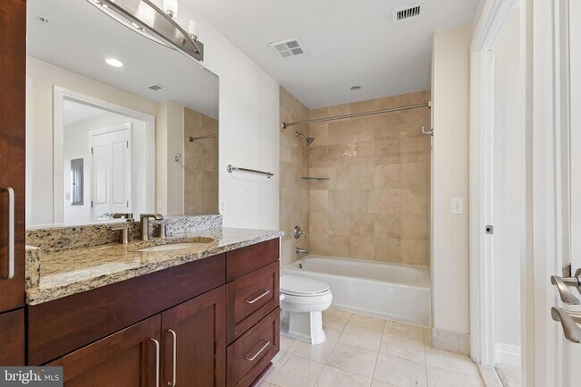 Building Photo - 8220 Crestwood Heights Dr