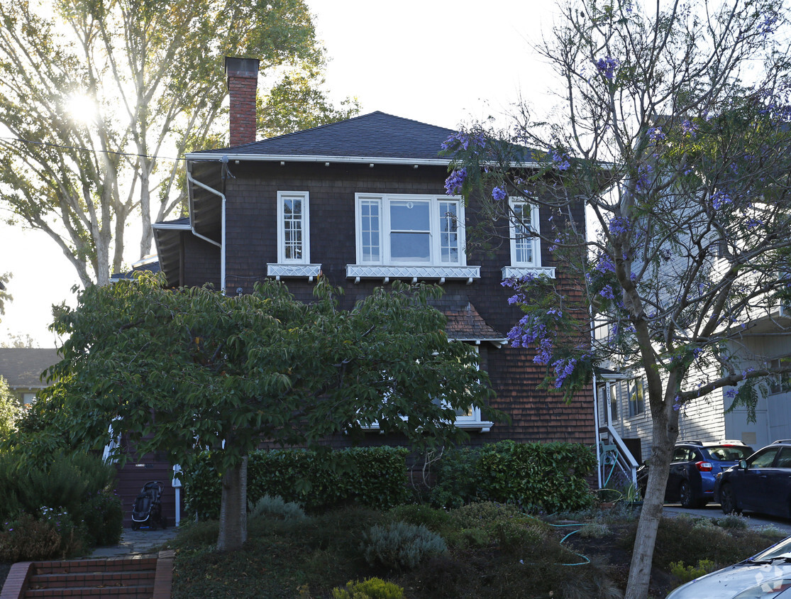 Building Photo - 2709 Benvenue Ave