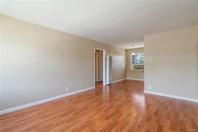 Building Photo - 324 E Badillo St