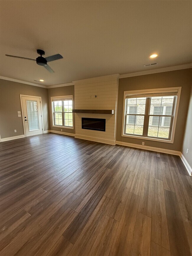 Foto del edificio - 528 Cumberland Pointe Ln
