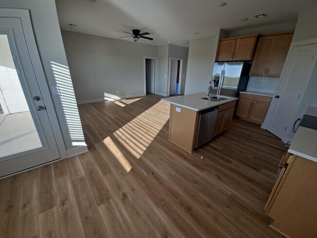 Foto del edificio - Brand-New 3 Bedroom Home with 3-Car Garage...