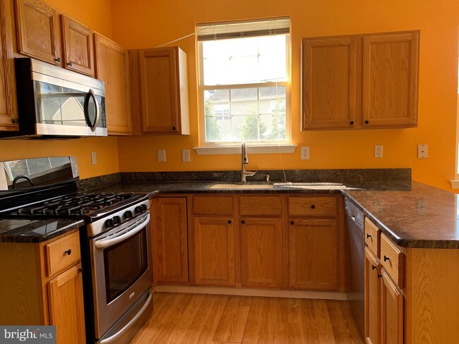 Building Photo - 35 Oakmont Terrace