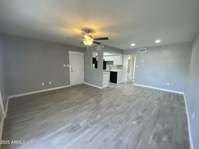 Building Photo - 2211 E Cactus Rd