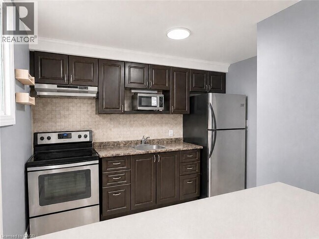 Building Photo - 281 Lorne Ave