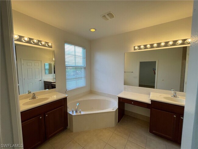 Foto del edificio - 4096 Cherrybrook Loop