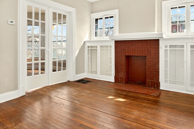 Building Photo - 102 Rockwood Ave