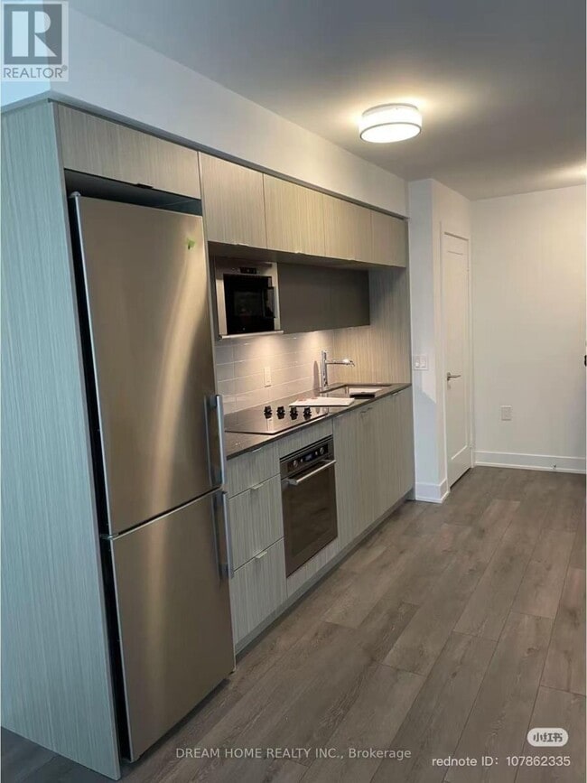 Photo du bâtiment - 585-2585 Bloor St E