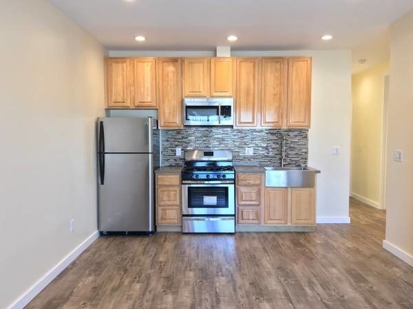 Foto principal - 7416 S Vermont Ave