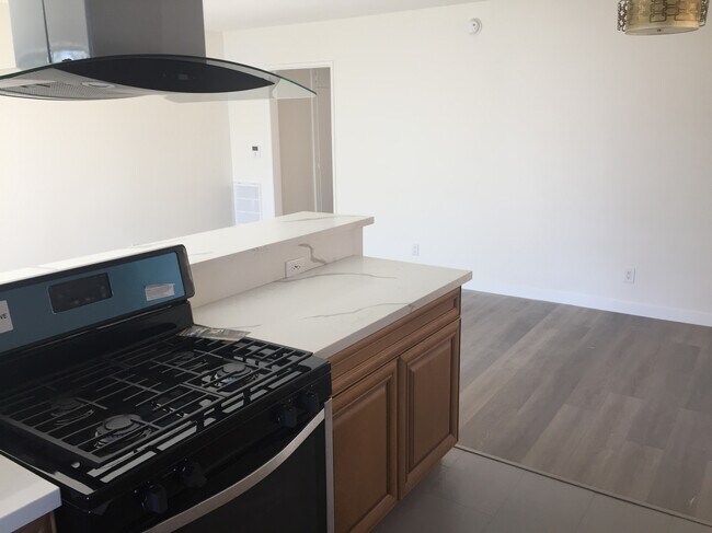 Foto del edificio - 954 S Barrington Ave