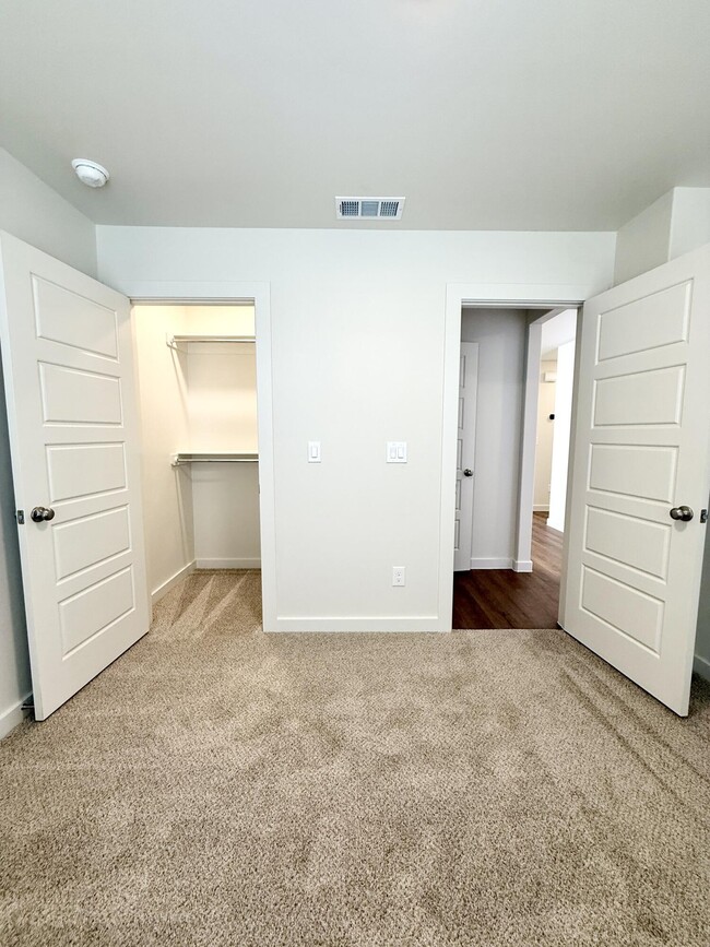 Foto del edificio - 1615 N Clinton Ave