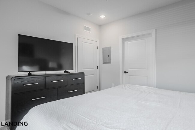 Building Photo - 5001 Willowgate Lp