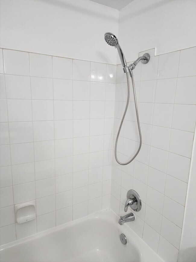Building Photo - RENOVATED 1BR + FLEX SUITE