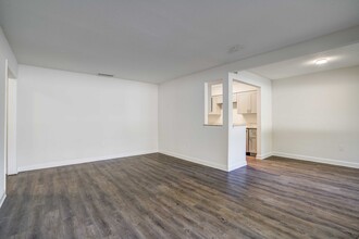 Square One Apartments photo'