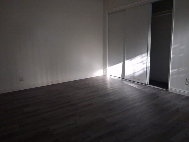 Foto del edificio - 8560 E Artesia Blvd