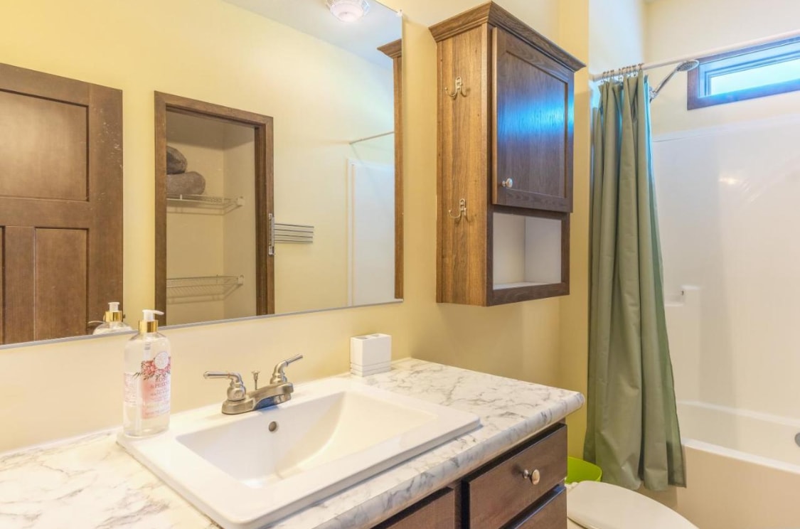 Primary Photo - 497 W Center St