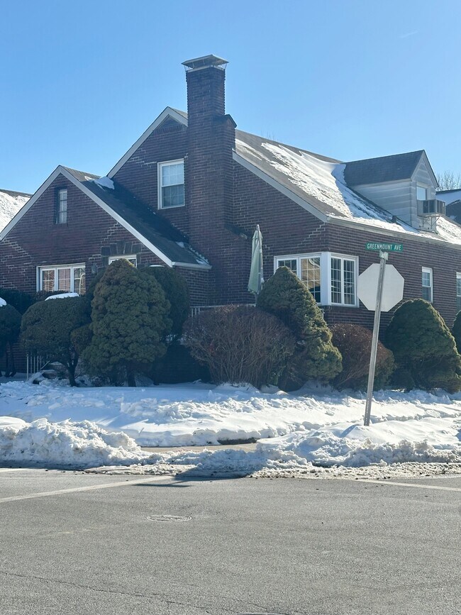 Foto del edificio - 468 Greenmount Ave