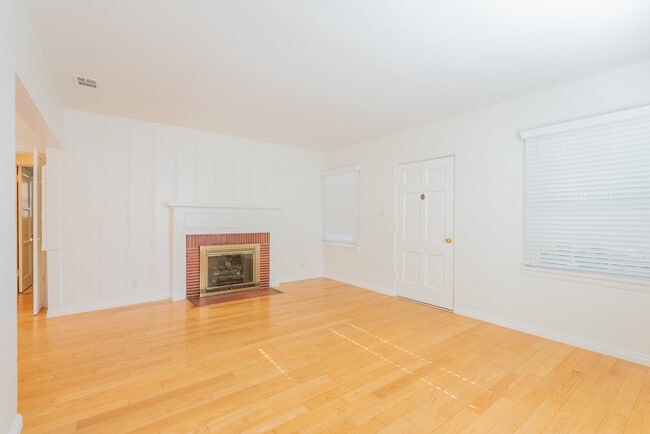 Sala de estar - 5025 Kester Ave